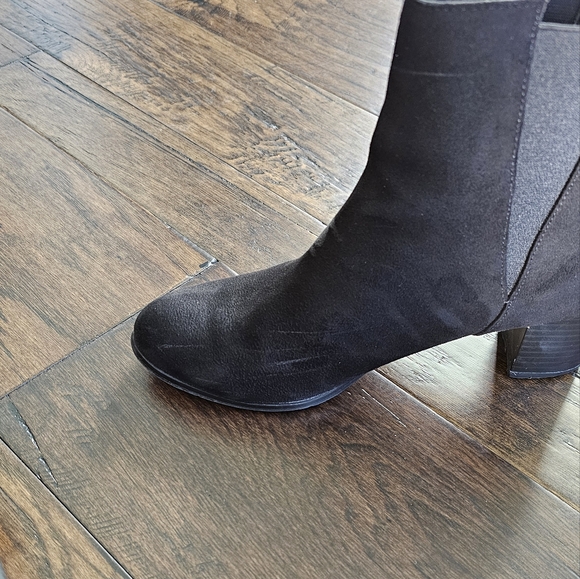 Black Faux Suede Booties Size 9 - Picture 3 of 12